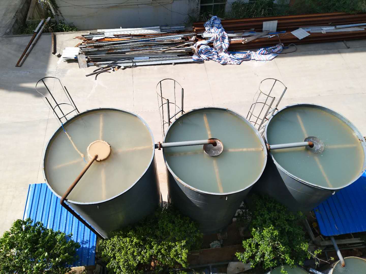 反流沉淀罐-三級(jí)沉淀-水樣-現(xiàn)場(chǎng)圖片 反流沉淀罐-三級(jí)沉淀-水樣-現(xiàn)場(chǎng)圖片